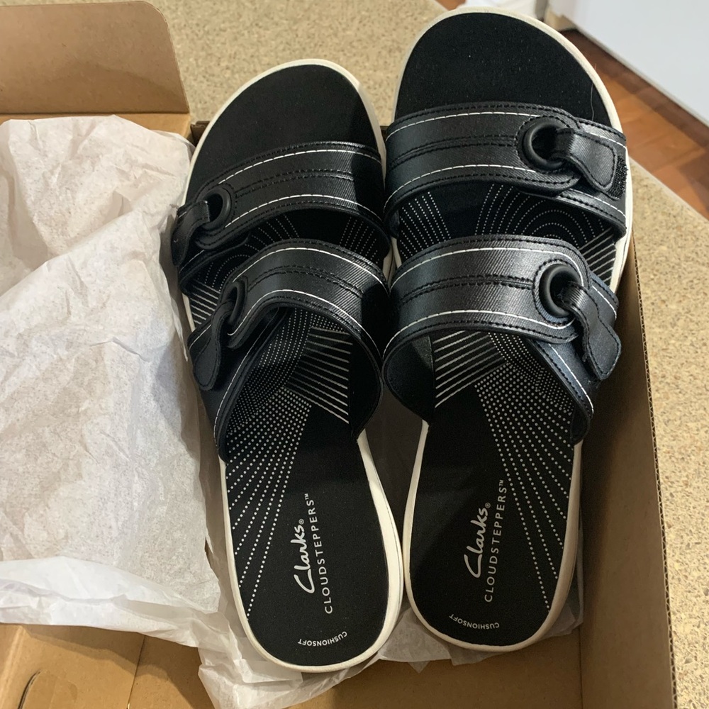 NWOT Clark’s CloudSteppers Breeze Maye Size 9 Sandals
